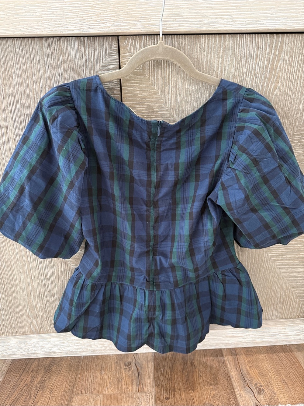 Sail to Sable Size Medium Women’s Plaid/Tartan Top - Picture 3 of 3